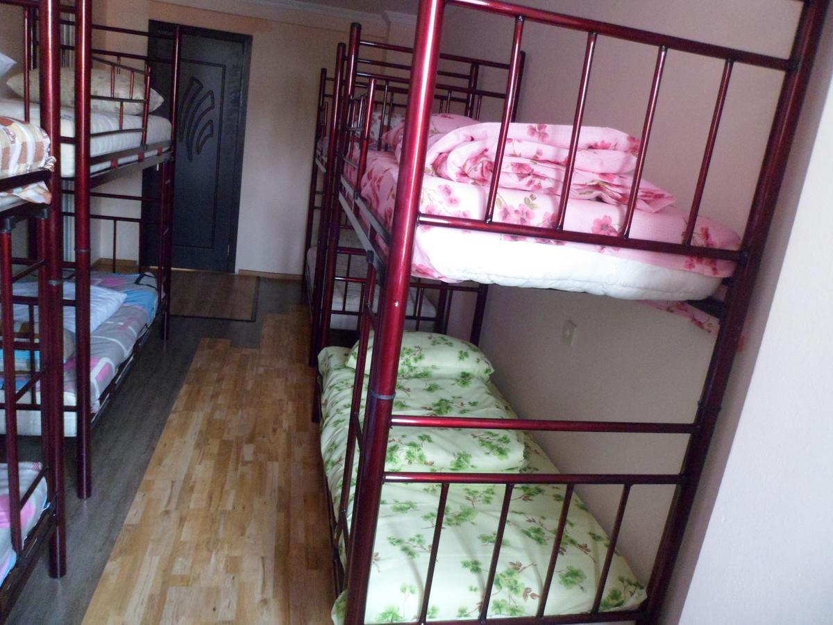 Everyday Cat Hostel Batumi Exterior foto