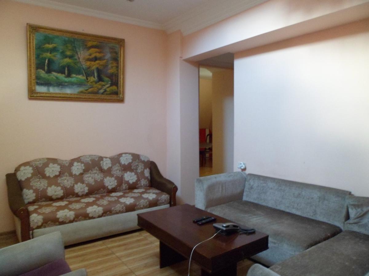 Everyday Cat Hostel Batumi Exterior foto